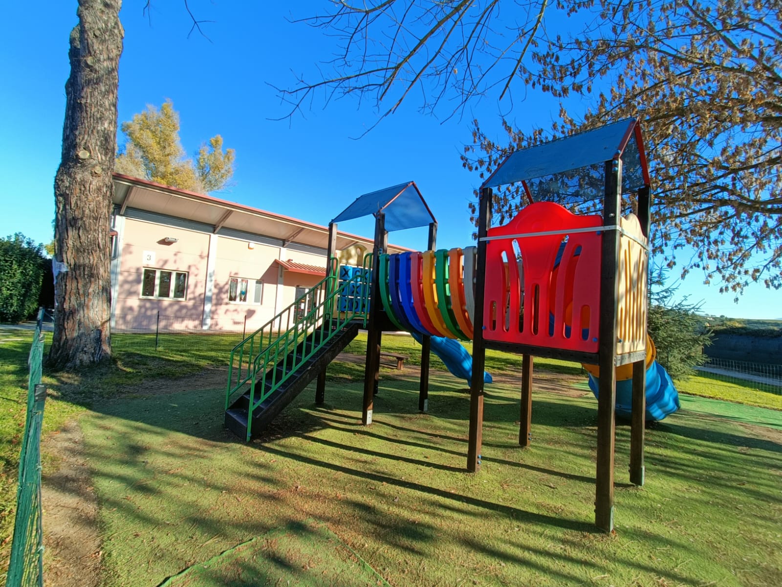 Il grande giardino e i giochi all’aperto della Farfalla